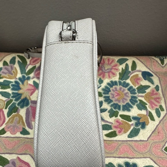 AUTHENTIC MICHAEL KORS CROSSBODY BAG. - Picture 3 of 8